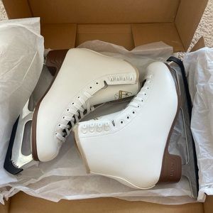 Jackson Women’s Ice Skates